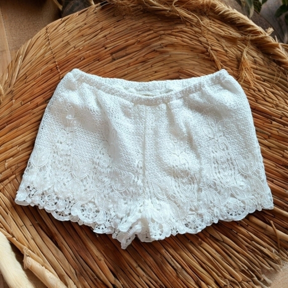 Francesca's White Crochet Lace Fully Lined Beachy Boho Shorts Size S - Picture 9 of 9
